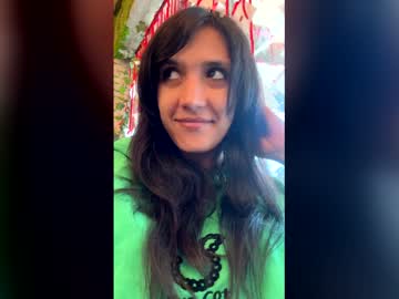 See Milanarawsx online Now @ wank.ch