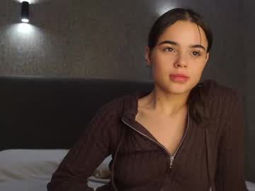 See Milyyclaars online Now @ wank.ch