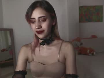 See Minefoxy2 online Now @ wank.ch