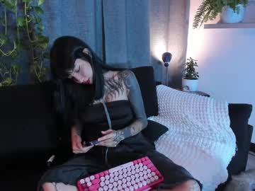 See Misticred online Now @ wank.ch