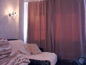 See Moiregathright online Now @ wank.ch