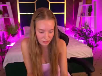 See Mollyymayy online Now @ wank.ch