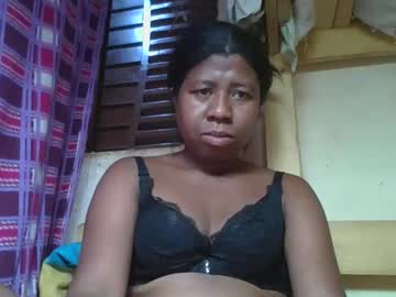 See Murielleee online Now @ wank.ch