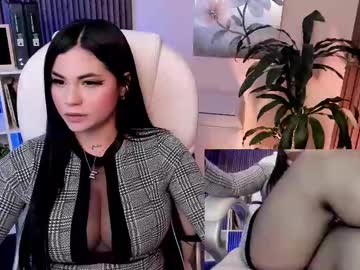 See Naugthyelli online Now @ wank.ch