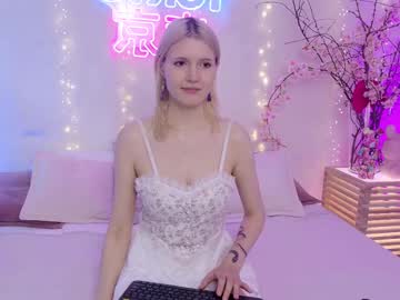 See Nellloyns online Now @ wank.ch