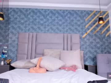 See Niiamoore_ online Now @ wank.ch