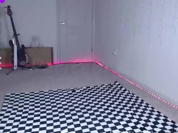 See Petitebrat online Now @ wank.ch