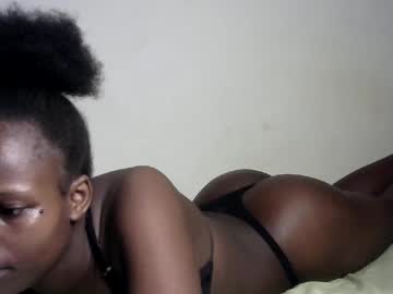 See Prettymelly_ online Now @ wank.ch