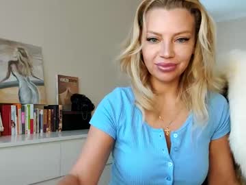 See Qurli24 online Now @ wank.ch