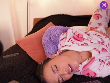 See R4veenn online Now @ wank.ch
