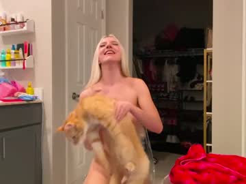 See Riababe online Now @ wank.ch