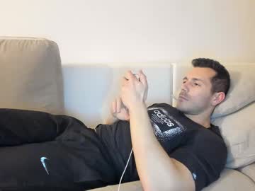 See Roberto4ever online Now @ wank.ch