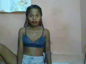 See Rosiahot1 online Now @ wank.ch