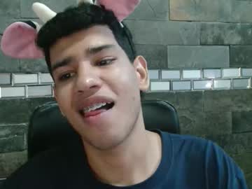 See Santiago_foxx online Now @ wank.ch