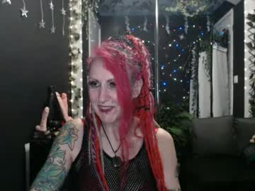 See Saucysky online Now @ wank.ch