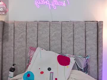 See Sofi_grisaless online Now @ wank.ch