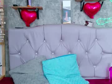 See Sophia_xoxo1 online Now @ wank.ch