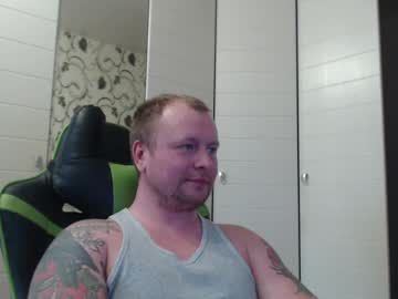 See Strongass18 online Now @ wank.ch