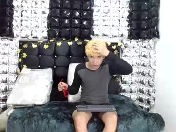 See Strongblande_1 online Now @ wank.ch