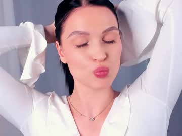 See Suziegoglia online Now @ wank.ch