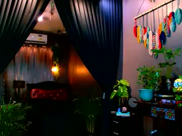 See Thalia_saint online Now @ wank.ch