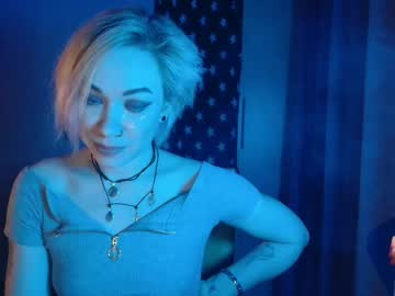 See Tinamoore25 online Now @ wank.ch