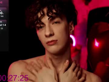 See Trevorbenson online Now @ wank.ch
