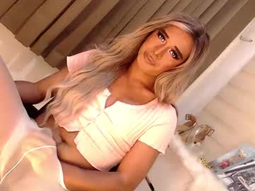 See Velvet_fux online Now @ wank.ch