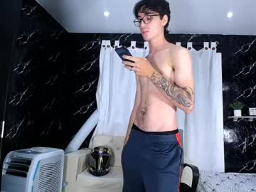 See Veyronn_ online Now @ wank.ch