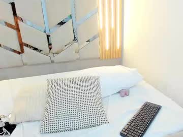 See Victoriamoon_01 online Now @ wank.ch