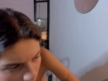 See Violethall2 online Now @ wank.ch